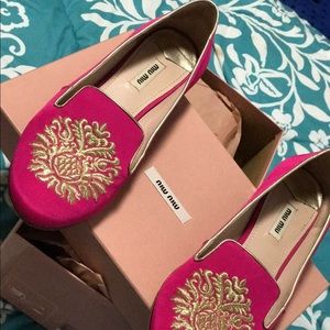 Used Miu MIu fuscia shoes brings dust bag and box